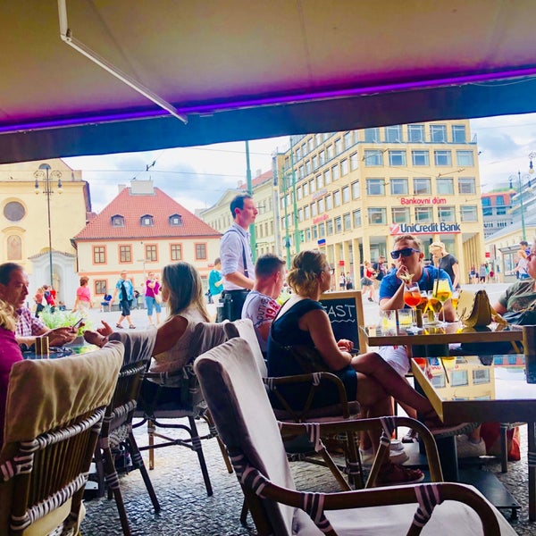 6/22/2019 tarihinde V͜͡l͜͡a͜͡d͜͡y͜͡S͜͡l͜͡a͜͡v͜͡a͜͡ziyaretçi tarafından Adele Restaurant &amp; Bar'de çekilen fotoğraf
