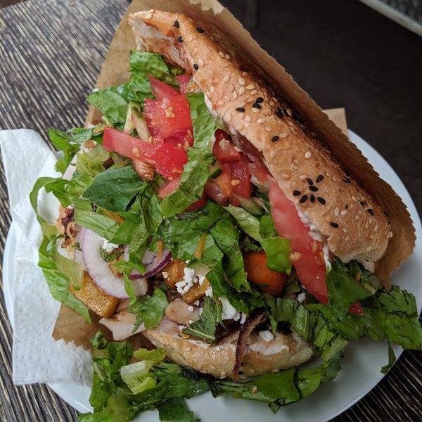 Foto diambil di Rüyam Gemüse Kebab oleh Veni J. pada 9/8/2019