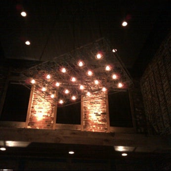 Foto diambil di Boundary Road Restaurant oleh Michael M. C. pada 2/16/2012
