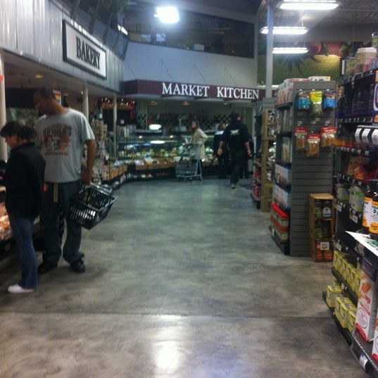 Foto diambil di Mustard Seed Market &amp; Café oleh Julie M. pada 3/31/2012