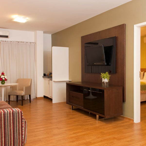 Suíte Premium – 8 UnidadesApartamentos com área de 56, 50 m², dois ambientes – quarto e sala, cama de casal King Size.