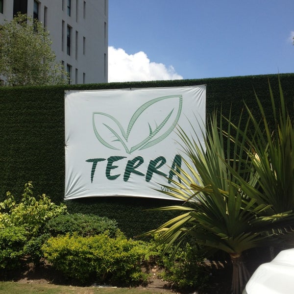 รูปภาพถ่ายที่ Viveros Terra โดย Juan เมื่อ 6/18/2013