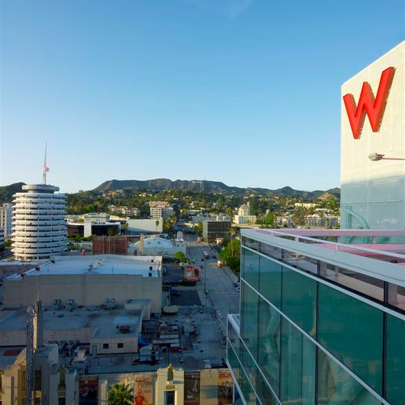 Foto diambil di The Lounge &amp; WET at W Hollywood oleh The Lounge &amp; WET at W Hollywood pada 9/15/2014
