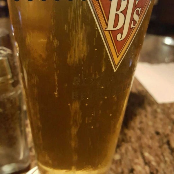 Photo taken at BJ&#39;s Restaurant &amp; Brewhouse by Chris L. on 4/17/2017