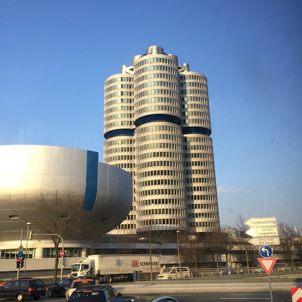 3/10/2016에 Kevin D.님이 BMW-Hochhaus (Vierzylinder)에서 찍은 사진