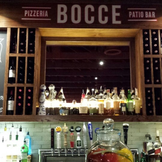 Foto tirada no(a) Bocce Pizzeria por Kirsten T. em 6/7/2014