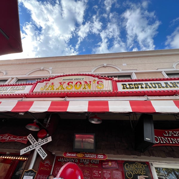 Foto diambil di Jaxson&#39;s Ice Cream Parlour, Restaurant &amp; Country Store oleh Arnie pada 12/3/2023