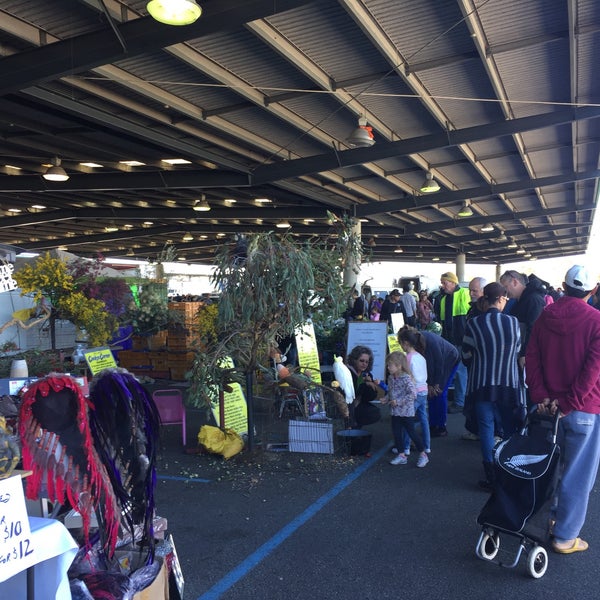 Canning Vale Markets Farmers Market in Canning Vale