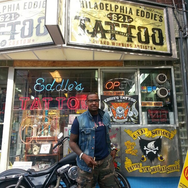8/31/2013 tarihinde Cedricziyaretçi tarafından Philadelphia Eddie&#39;s Tattoo 621'de çekilen fotoğraf