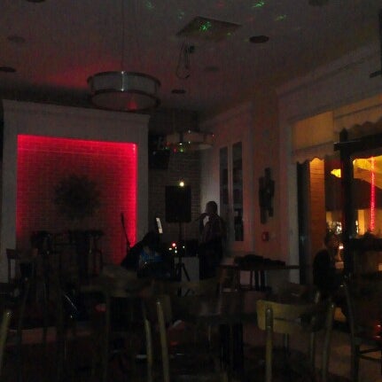 Foto tirada no(a) Halux Cafe por Deniz D. em 11/7/2012