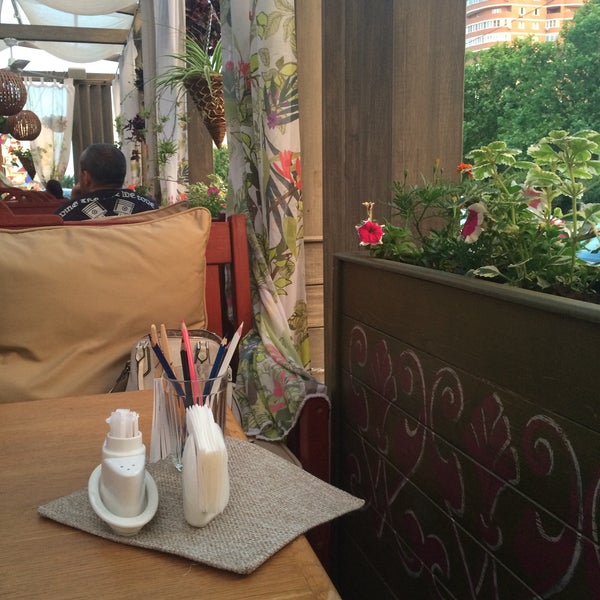 6/14/2015 tarihinde Lyudmila K.ziyaretçi tarafından Barabulka Optimistic Café'de çekilen fotoğraf