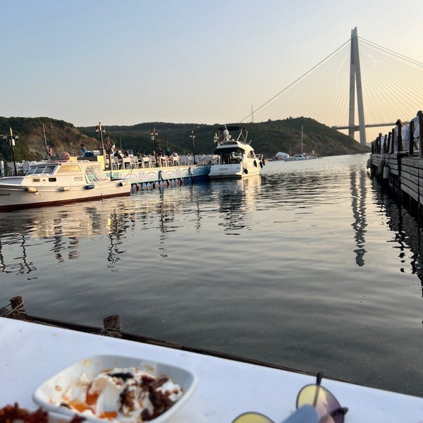 Das Foto wurde bei Poyraz Capari Restaurant von Nrtn Kayhı am 7/26/2023 aufgenommen