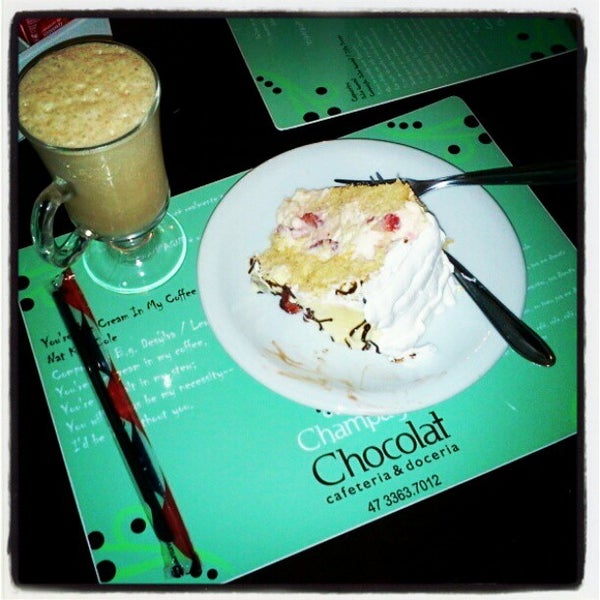 Photo taken at Champagne Chocolat Cafeteria &amp; Doceria by Guilherme L. on 2/16/2013