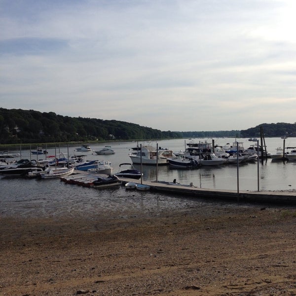 Снимок сделан в The Clam Bar at Bridge Marina пользователем Susan C. 6/28/2014