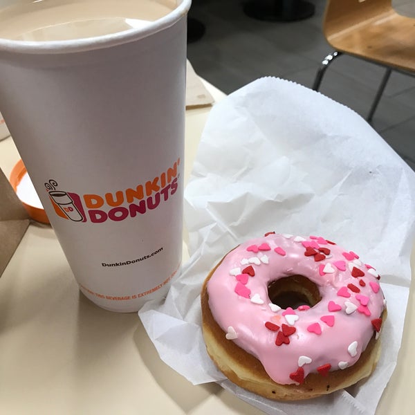 Photo taken at Dunkin&#39; by Наташа Т. on 3/20/2017