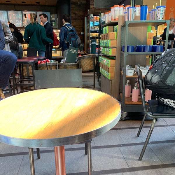 5/29/2019 tarihinde Fred P.ziyaretçi tarafından Starbucks'de çekilen fotoğraf