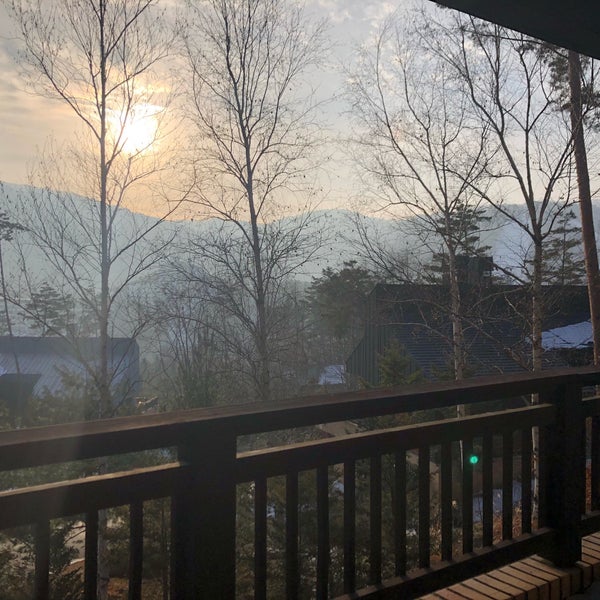 รูปภาพถ่ายที่ Yongpyong Resort โดย Jennie L. เมื่อ 12/23/2018