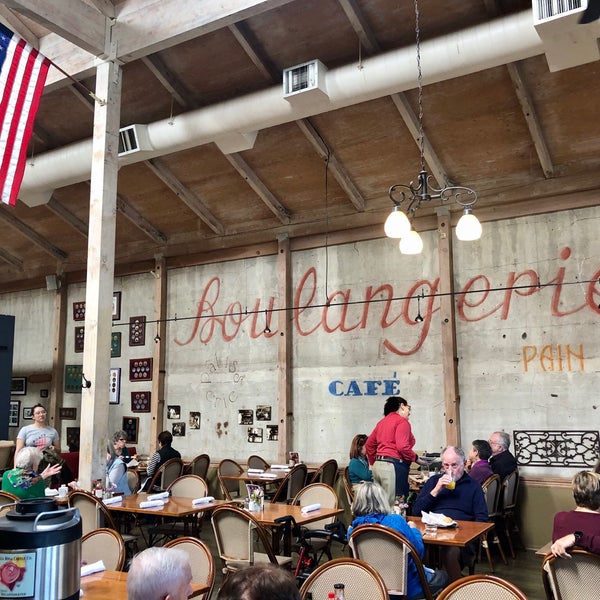 2/23/2020 tarihinde Andrew K.ziyaretçi tarafından Costeaux French Bakery'de çekilen fotoğraf