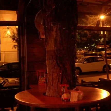 9/27/2012 tarihinde Big John K.ziyaretçi tarafından South Street Restaurant'de çekilen fotoğraf