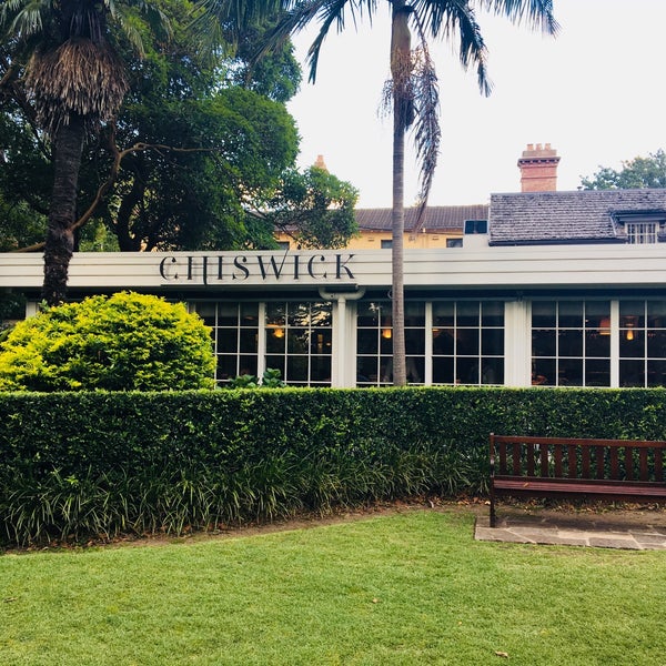 Foto scattata a Chiswick Restaurant da Daniel I. il 1/7/2018
