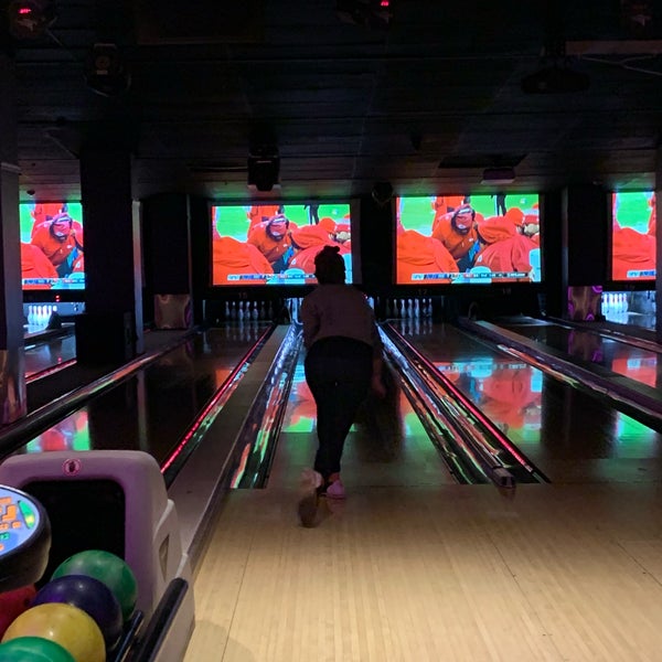 Foto tirada no(a) Frames Bowling Lounge por John E. em 1/12/2019