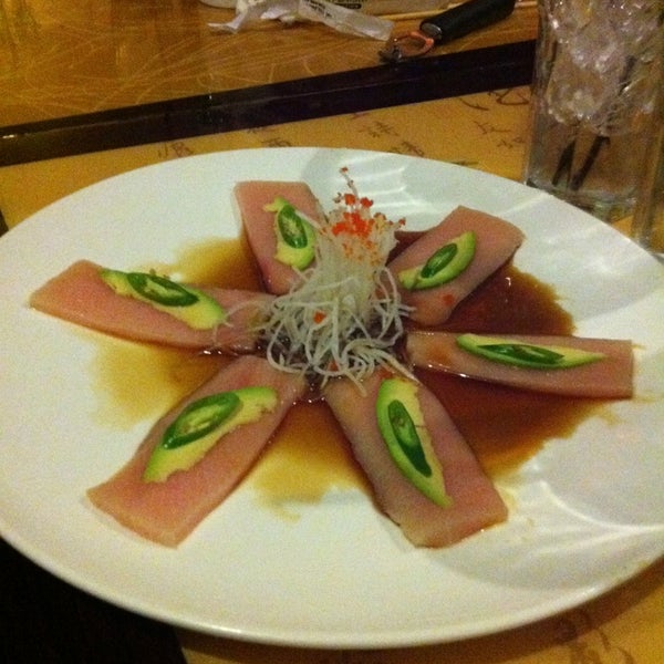 Снимок сделан в Midori Sushi пользователем Dave 1/1/2013
