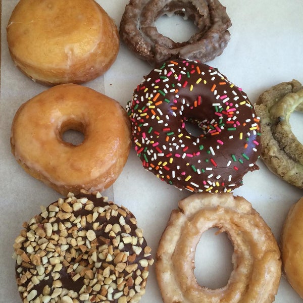 8/1/2015にChristineがKettle Glazed Doughnutsで撮った写真