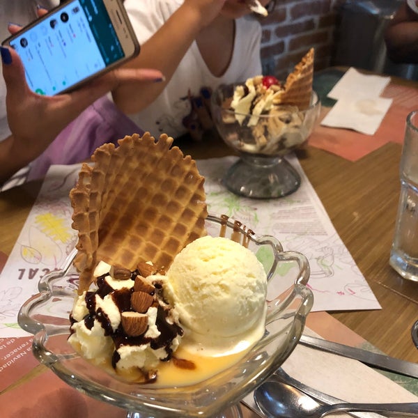 Crepes & Waffles Heladería