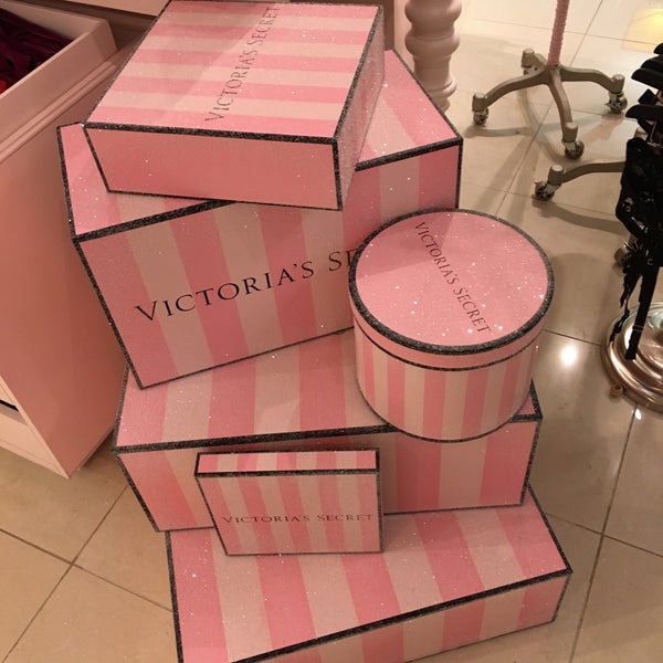 Spodní prádlo Victoria's Secret na prodej v Appleton, Wisconsin