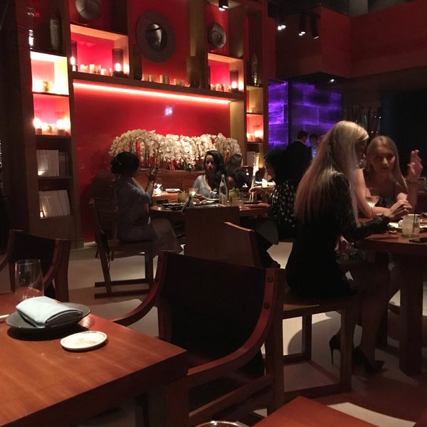 Foto tirada no(a) Novikov Restaurant &amp; Bar por Ceren K. em 9/8/2017