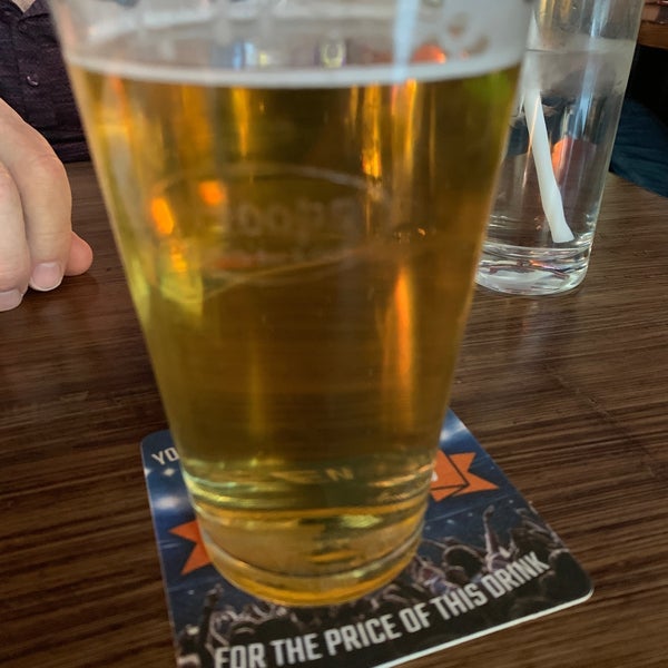 Photo taken at Hoops Sports Bar &amp; Grill- Bremner by P A. on 4/15/2019