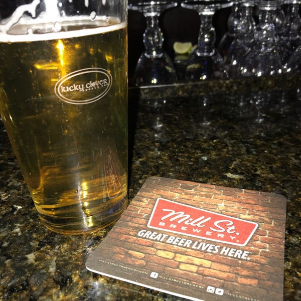 Photo taken at Hoops Sports Bar &amp; Grill- Bremner by P A. on 11/8/2017