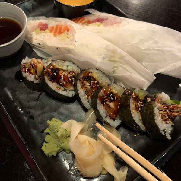 Foto diambil di Daan Sushi Asian Bistro &amp; Bar oleh Jonathan N. pada 12/8/2017