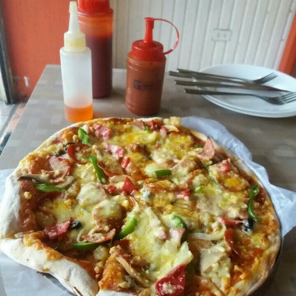 Calda Pizza Quezon City District 3 Katipunan Ave