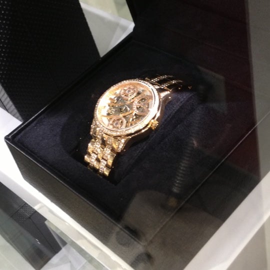 guess willowbrook mall