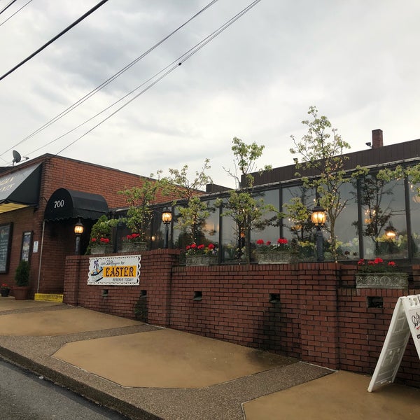 DeNunzio’s 700 Lowry Ave