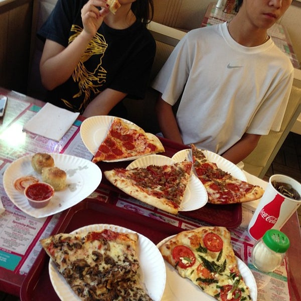 Снимок сделан в Mamma s Brick Oven Pizza &amp; Pasta пользователем robert l. 6/1/2013