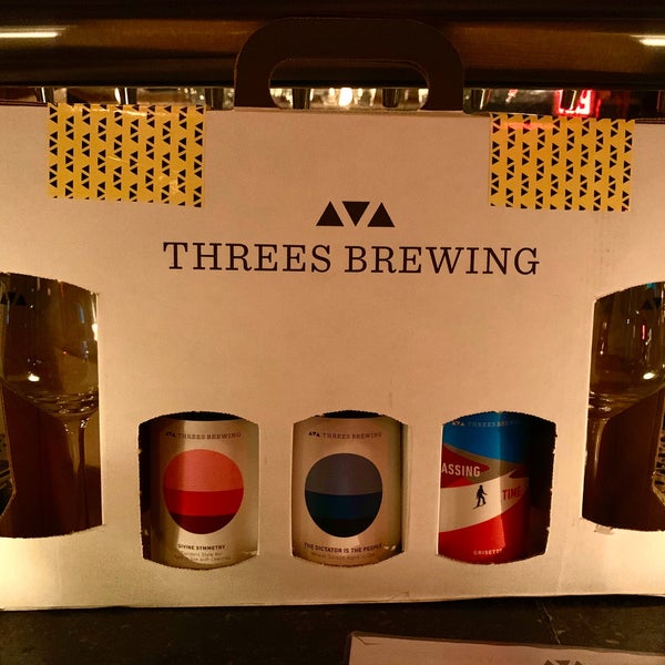 Photo taken at Threes @ Franklin + Kent by Phil M. on 12/10/2019