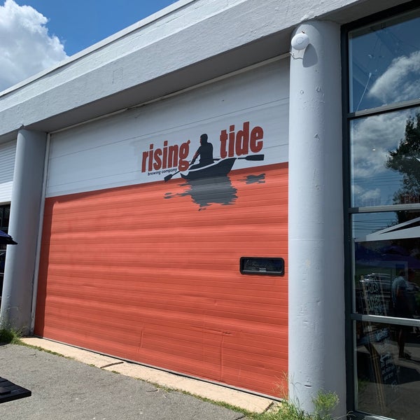 Foto tirada no(a) Rising Tide Brewing Company por Phil M. em 8/7/2022