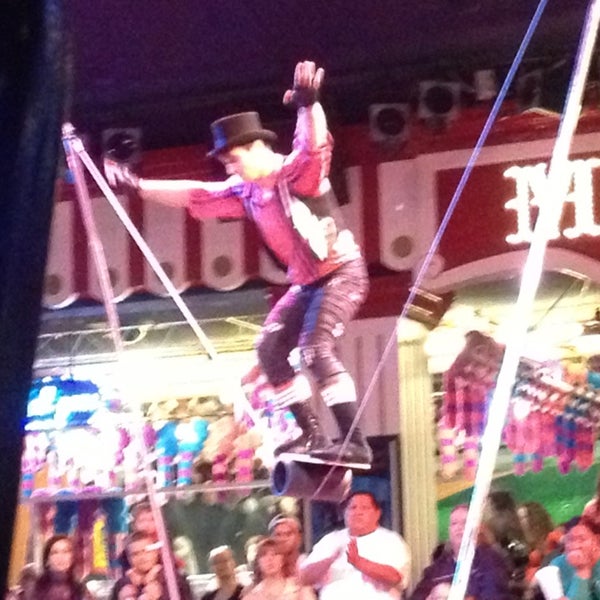 Larry am at the circus. Circus Circus в Лас Вегасе 666 комната.