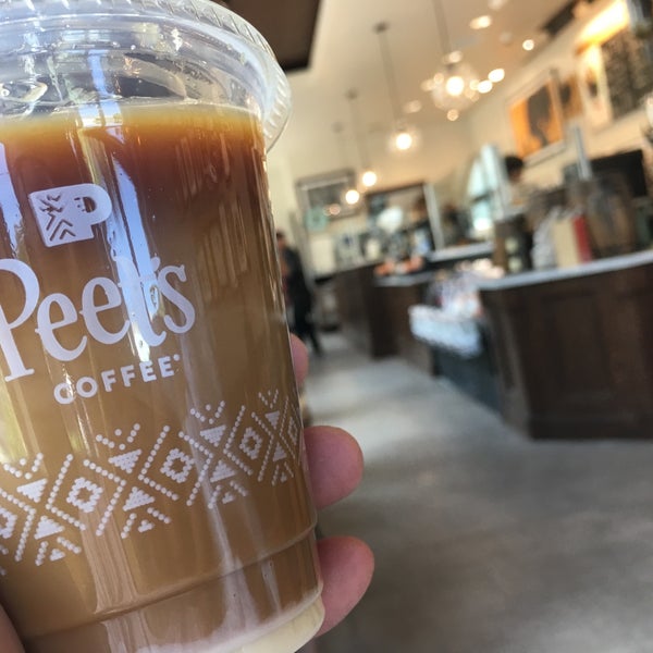 Foto diambil di Peet&#39;s Coffee &amp; Tea oleh Gonna C. pada 8/17/2019