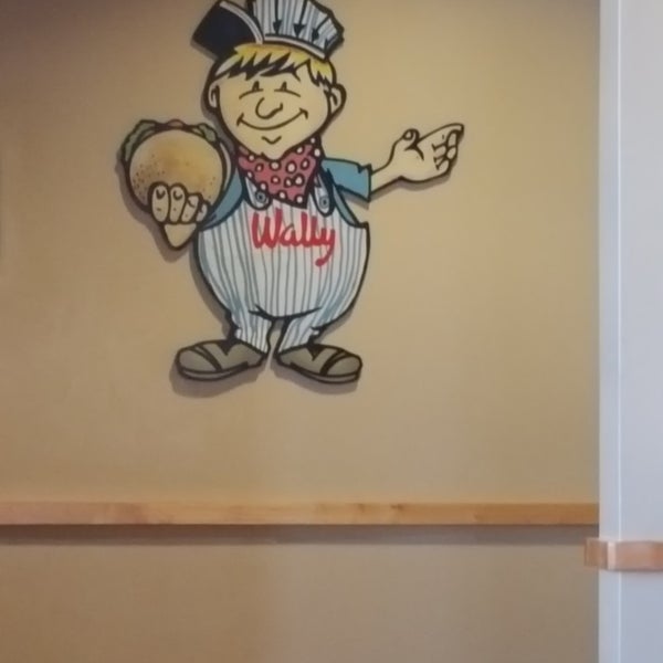 3/14/2018 tarihinde John R.ziyaretçi tarafından Wally&#39;s Burger Express'de çekilen fotoğraf