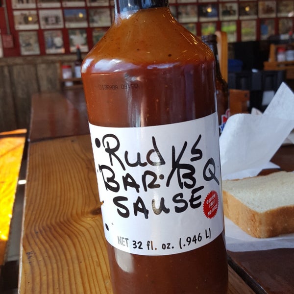Photo taken at Rudy&#39;s Country Store &amp; Bar-B-Q by John R. on 3/7/2018