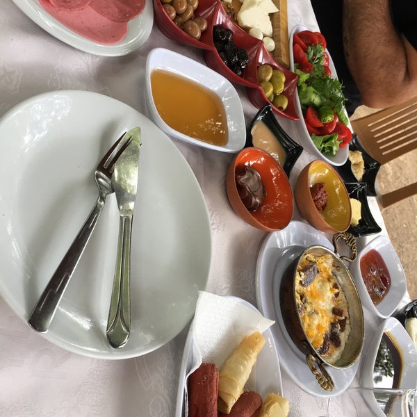 Foto diambil di Yeşil Çiftlik Restaurant oleh Çakır pada 9/3/2020