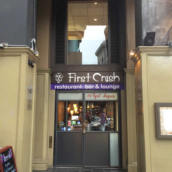 7/23/2015 tarihinde Dai F.ziyaretçi tarafından First Crush Restaurant &amp; Wine Bar'de çekilen fotoğraf
