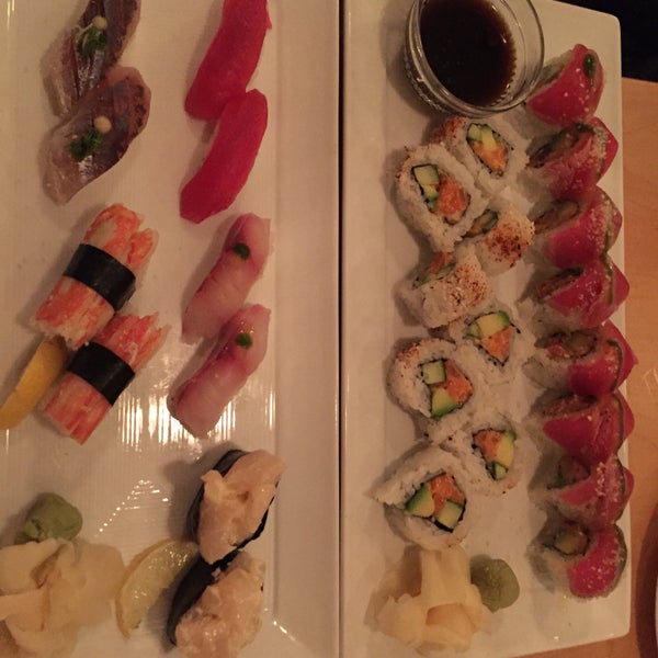 10/20/2015 tarihinde Eric E.ziyaretçi tarafından Sushi Sasa'de çekilen fotoğraf
