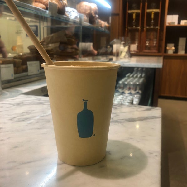 Photo taken at Blue Bottle Coffee by Shams☀️ on 6/28/2022
