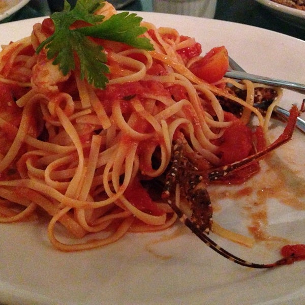 Photo taken at Restaurante El Muelle by Ofelia G. on 7/12/2014