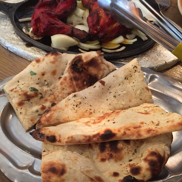 Das Foto wurde bei Anarkali Indian Restaurant von Lloyd G. am 2/19/2015 aufgenommen
