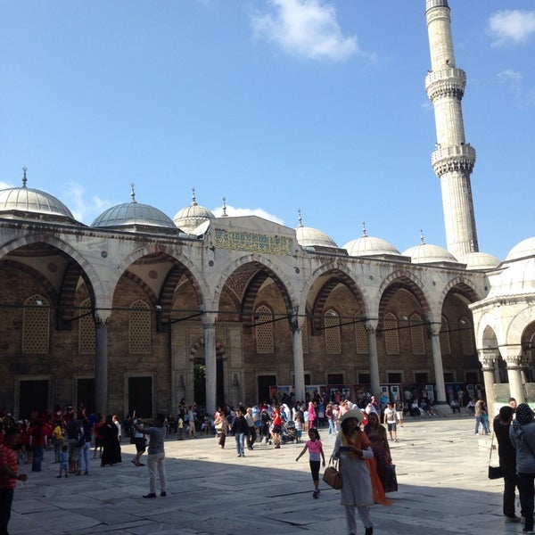 Photo taken at Sultanahmet Mosque Information Center by Firat A. on 8/25/2014